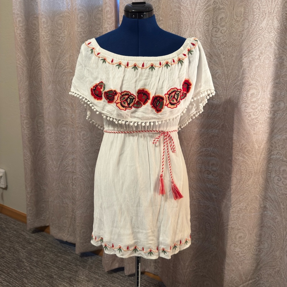 Chic White Mini Dress with Red Floral Embroidery